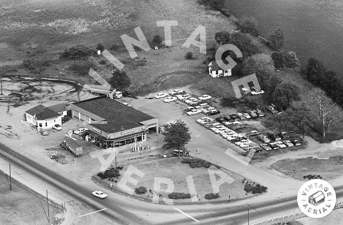 Tekon Grill (Te-Kon Grill & Truck Stop) - Chevy Dealer At The Same Intersection (newer photo)
